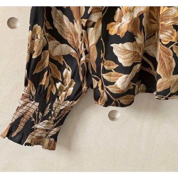 H&M Ruffle-collar Blouse Size 4 Darkest Green Floral - Picture 3 of 11